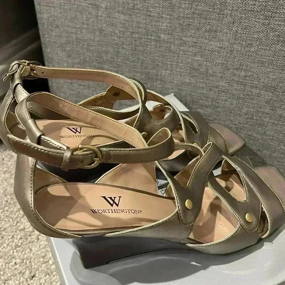 Worthington Wedge Heels - Picture 3 of 8